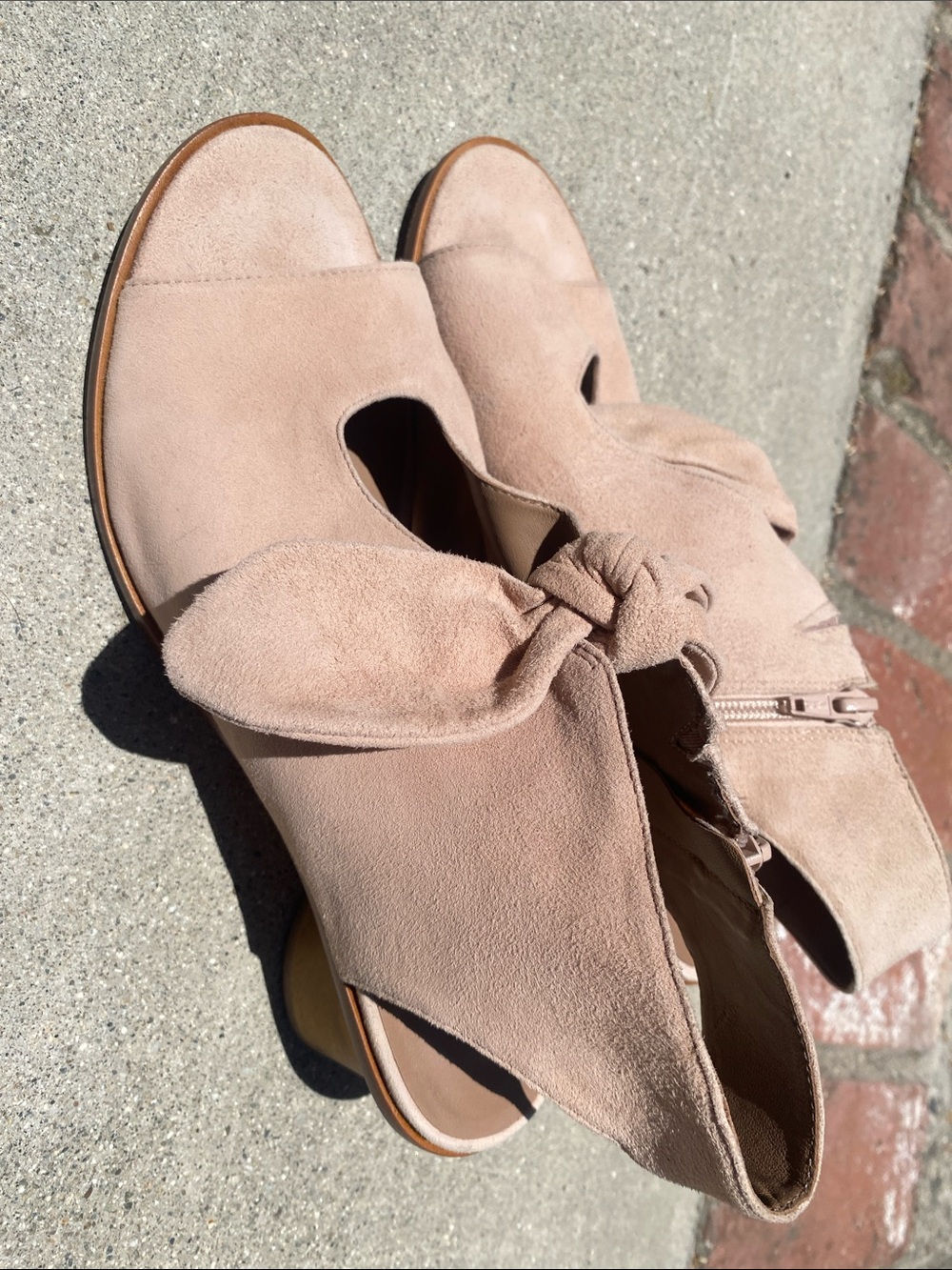 Bernardo “Luna” bow heels - Picture 15 of 15